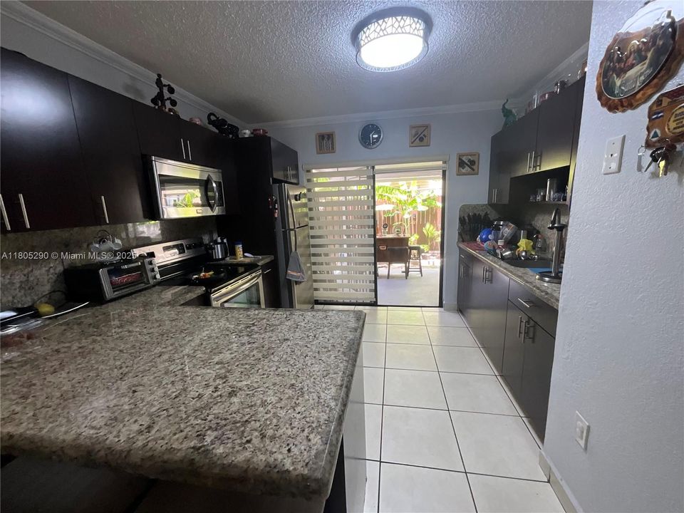 Recently Sold: $344,999 (2 beds, 2 baths, 885 Square Feet)