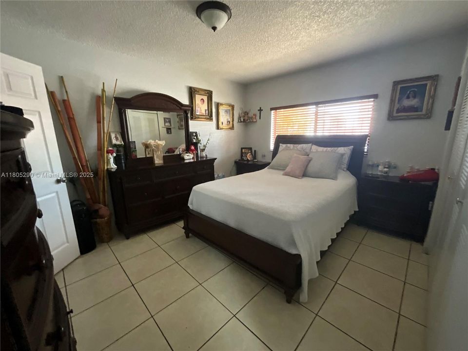 Recently Sold: $344,999 (2 beds, 2 baths, 885 Square Feet)