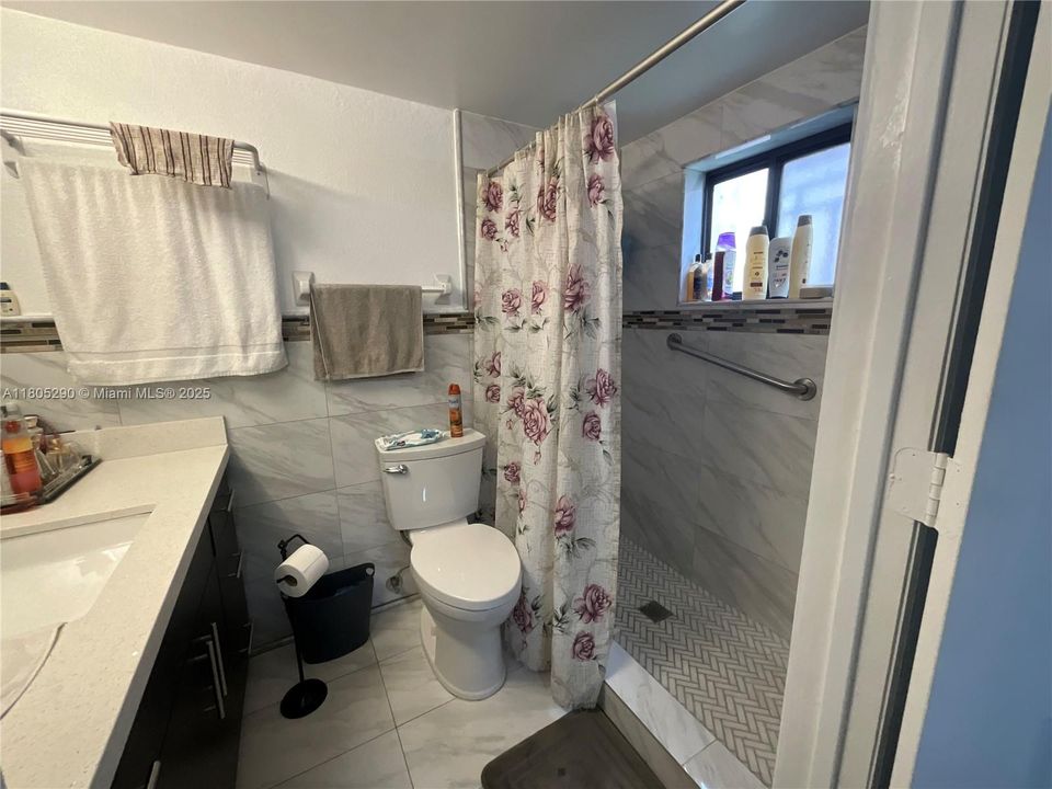 Recently Sold: $344,999 (2 beds, 2 baths, 885 Square Feet)