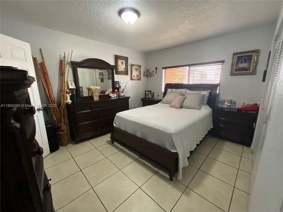 Recently Sold: $344,999 (2 beds, 2 baths, 885 Square Feet)