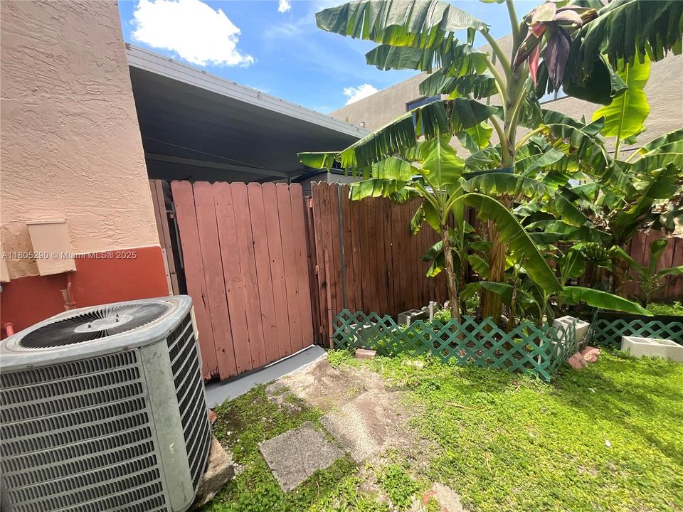 Recently Sold: $344,999 (2 beds, 2 baths, 885 Square Feet)