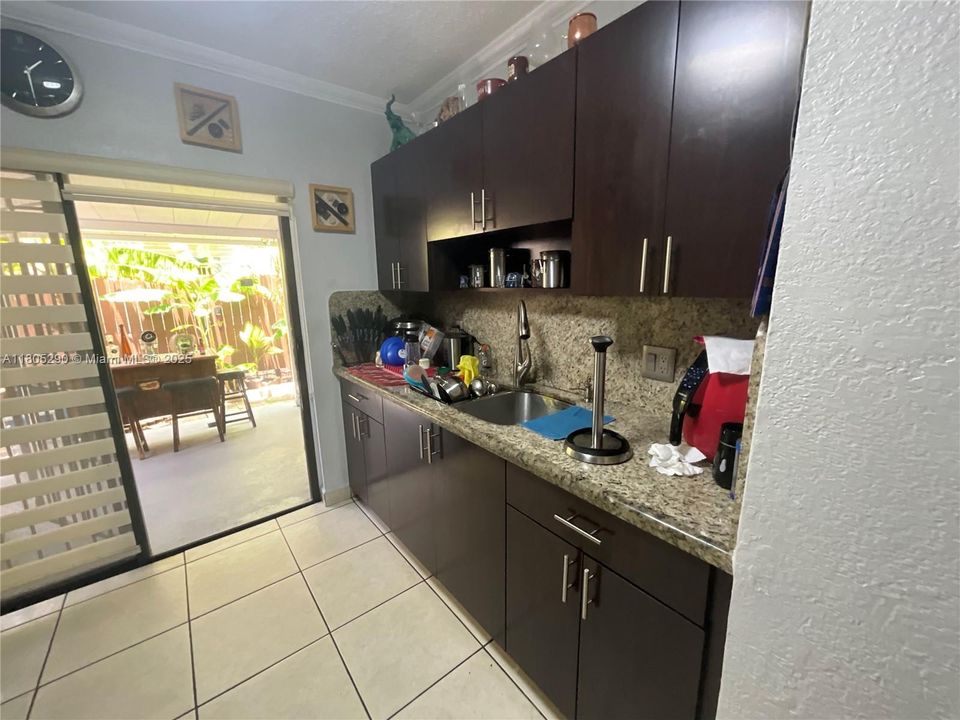 Recently Sold: $344,999 (2 beds, 2 baths, 885 Square Feet)