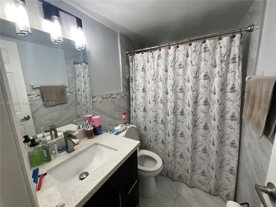 Recently Sold: $344,999 (2 beds, 2 baths, 885 Square Feet)