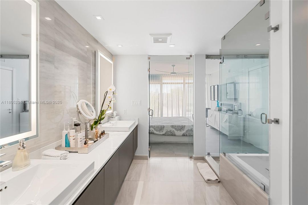 待售: $2,200,000 (2 贝兹, 2 浴室, 1334 平方英尺)