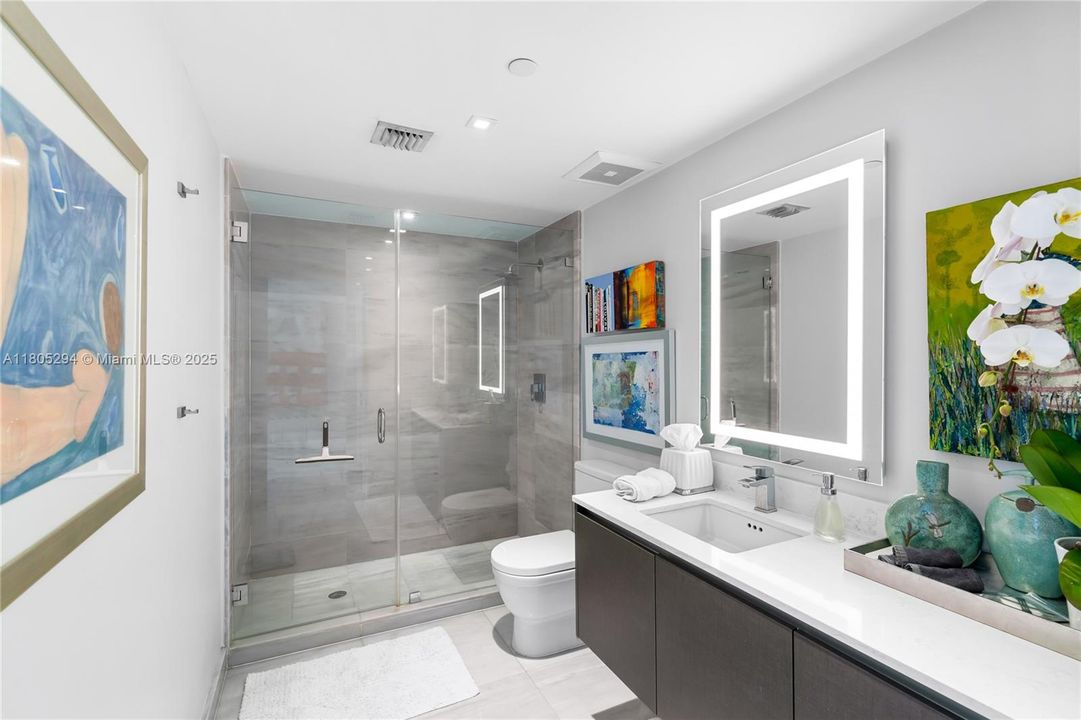 待售: $2,200,000 (2 贝兹, 2 浴室, 1334 平方英尺)