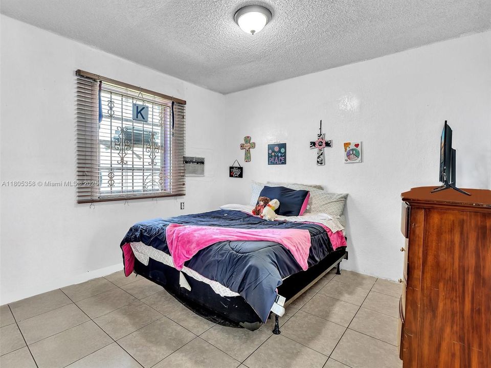 Recently Sold: $479,900 (4 beds, 2 baths, 1232 Square Feet)