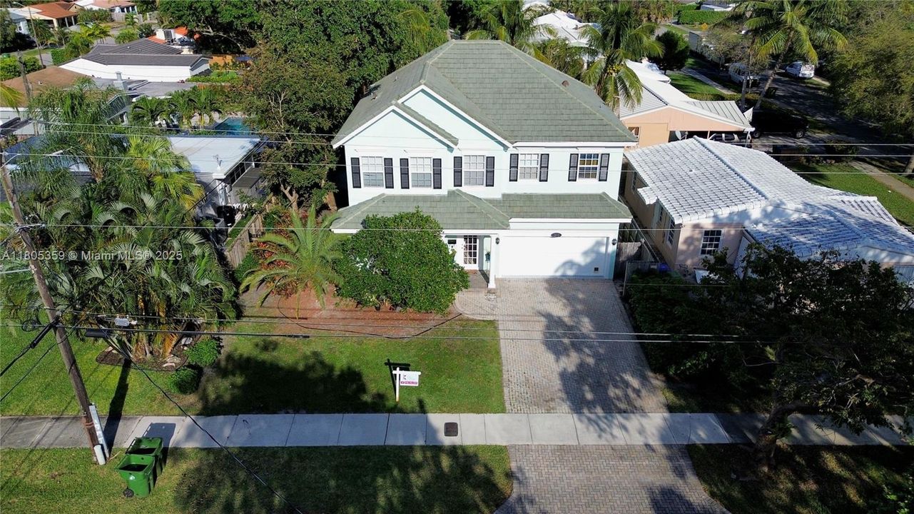 For Sale: $1,049,000 (4 beds, 3 baths, 2580 Square Feet)