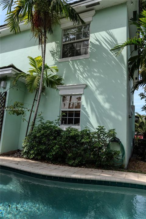 For Sale: $1,049,000 (4 beds, 3 baths, 2580 Square Feet)