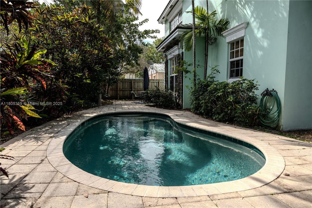 For Sale: $1,049,000 (4 beds, 3 baths, 2580 Square Feet)