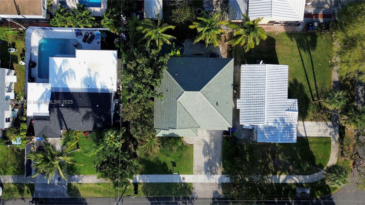 For Sale: $1,049,000 (4 beds, 3 baths, 2580 Square Feet)