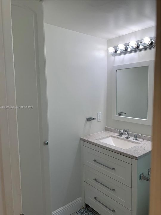 Recently Sold: $88,900 (1 beds, 1 baths, 700 Square Feet)