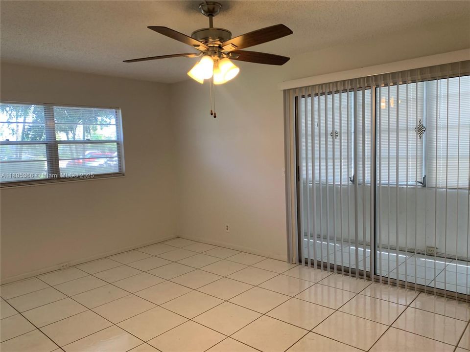 Recently Sold: $88,900 (1 beds, 1 baths, 700 Square Feet)