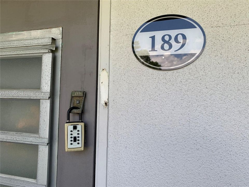 Recently Sold: $88,900 (1 beds, 1 baths, 700 Square Feet)