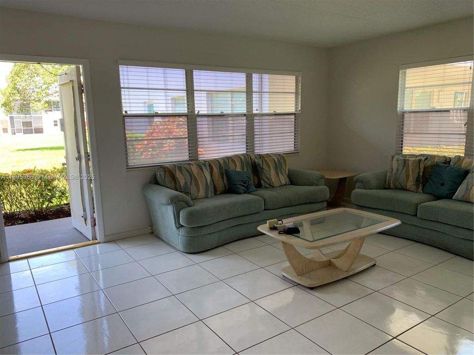 Recently Sold: $88,900 (1 beds, 1 baths, 700 Square Feet)