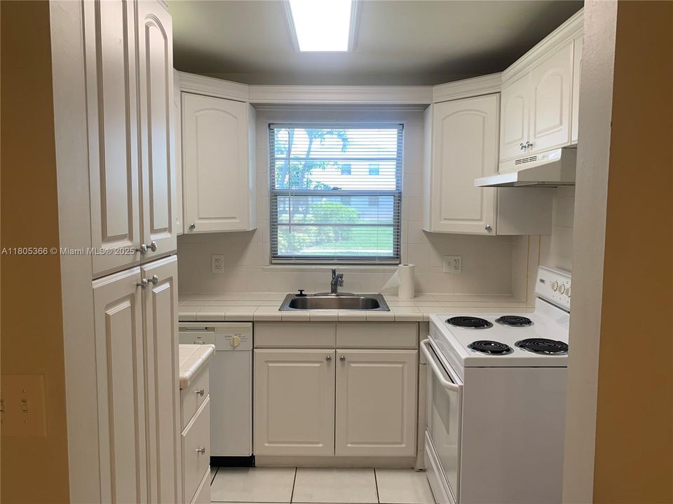 Recently Sold: $88,900 (1 beds, 1 baths, 700 Square Feet)