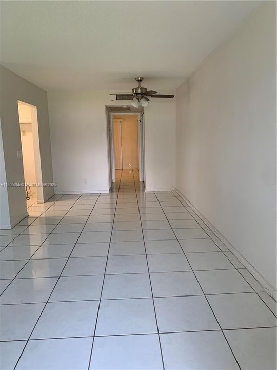 Recently Sold: $88,900 (1 beds, 1 baths, 700 Square Feet)