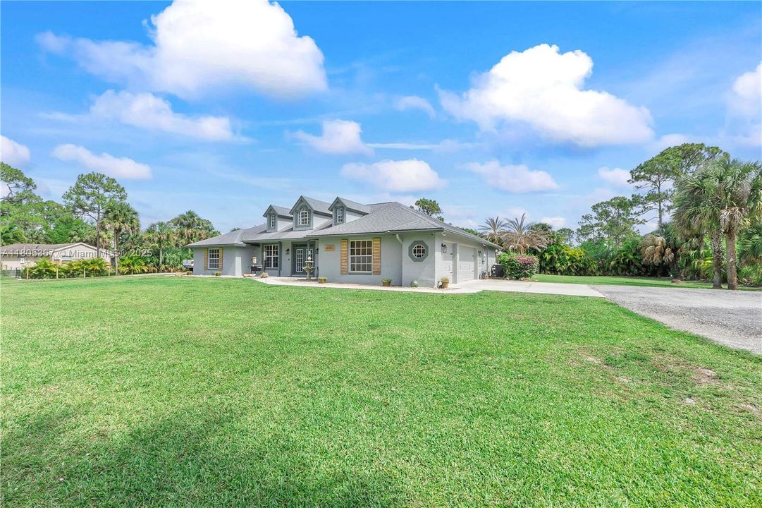 Active With Contract: $999,999 (5 beds, 4 baths, 3085 Square Feet)