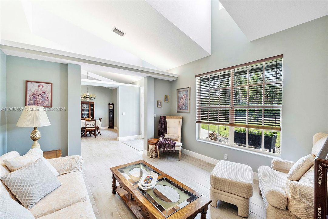 Active With Contract: $999,999 (5 beds, 4 baths, 3085 Square Feet)