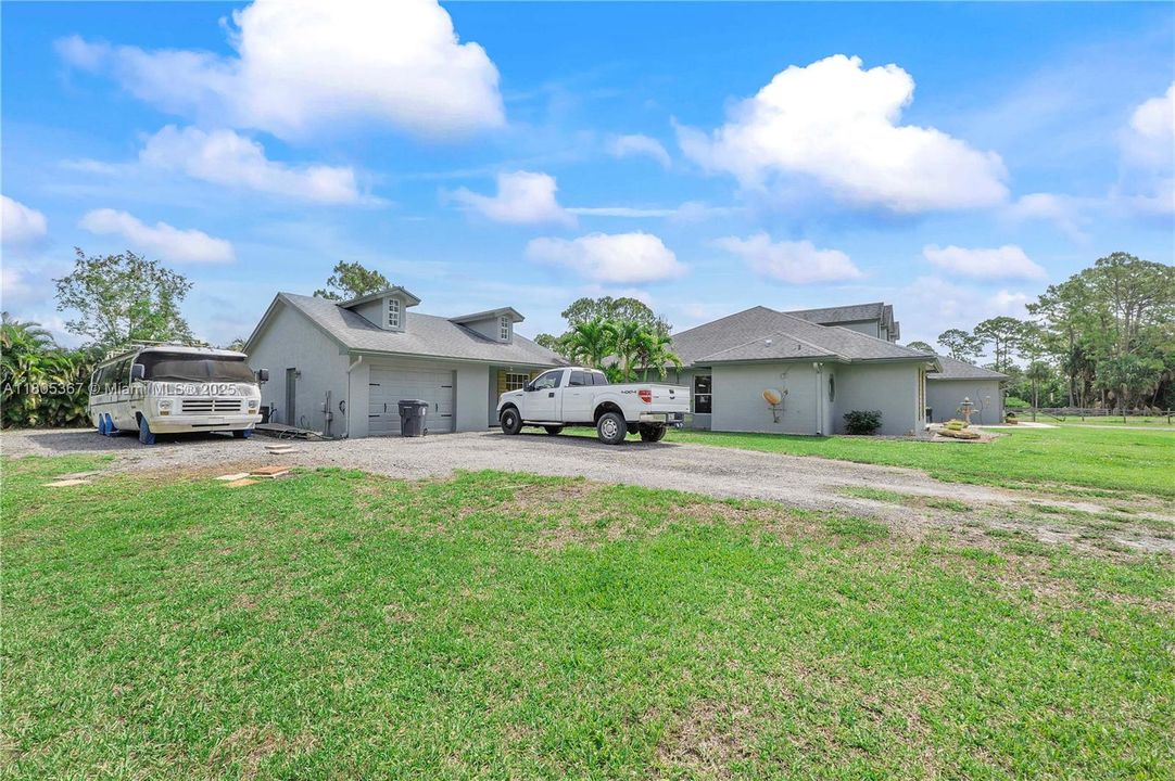 Active With Contract: $999,999 (5 beds, 4 baths, 3085 Square Feet)