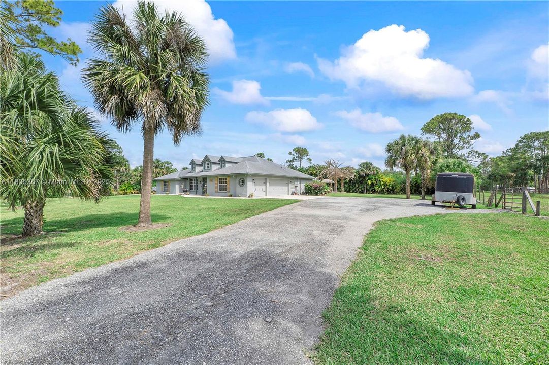Active With Contract: $999,999 (5 beds, 4 baths, 3085 Square Feet)