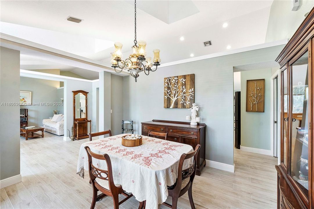 Active With Contract: $999,999 (5 beds, 4 baths, 3085 Square Feet)