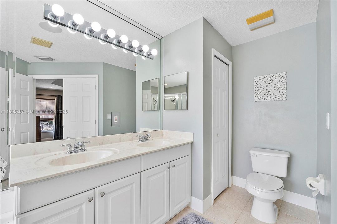 Active With Contract: $999,999 (5 beds, 4 baths, 3085 Square Feet)