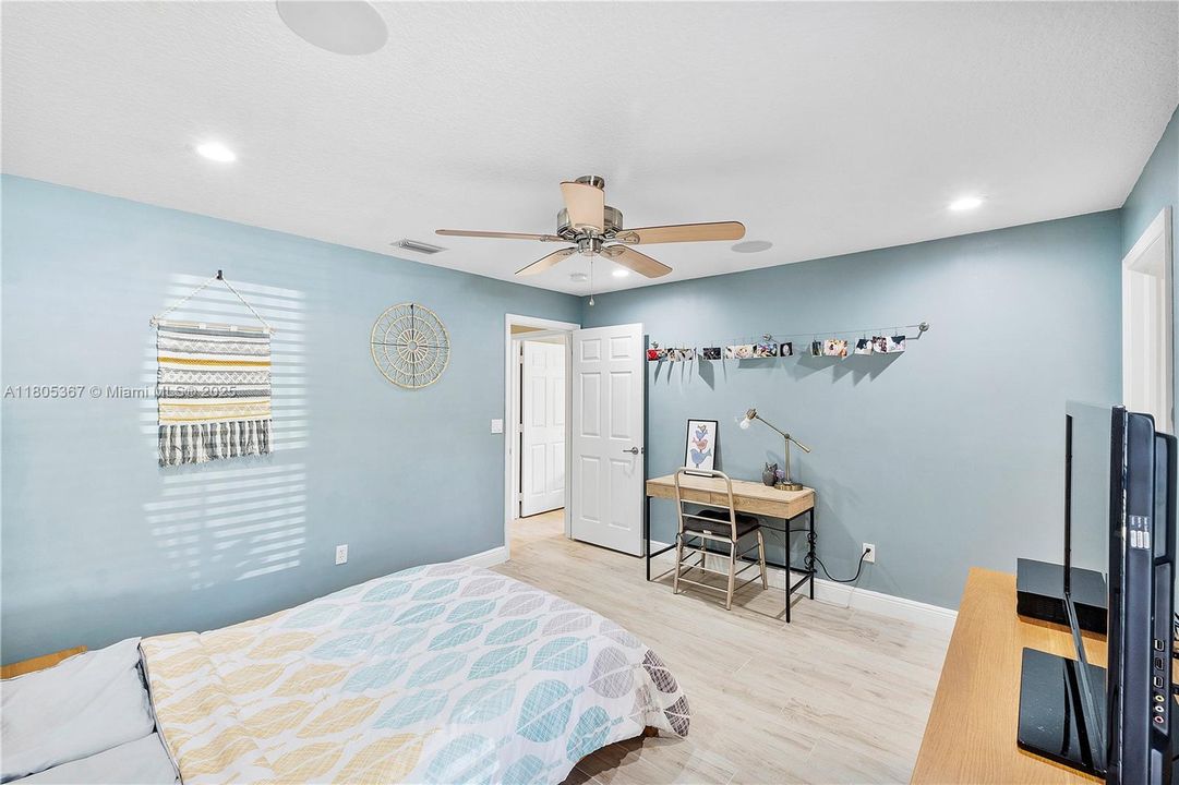 Active With Contract: $999,999 (5 beds, 4 baths, 3085 Square Feet)