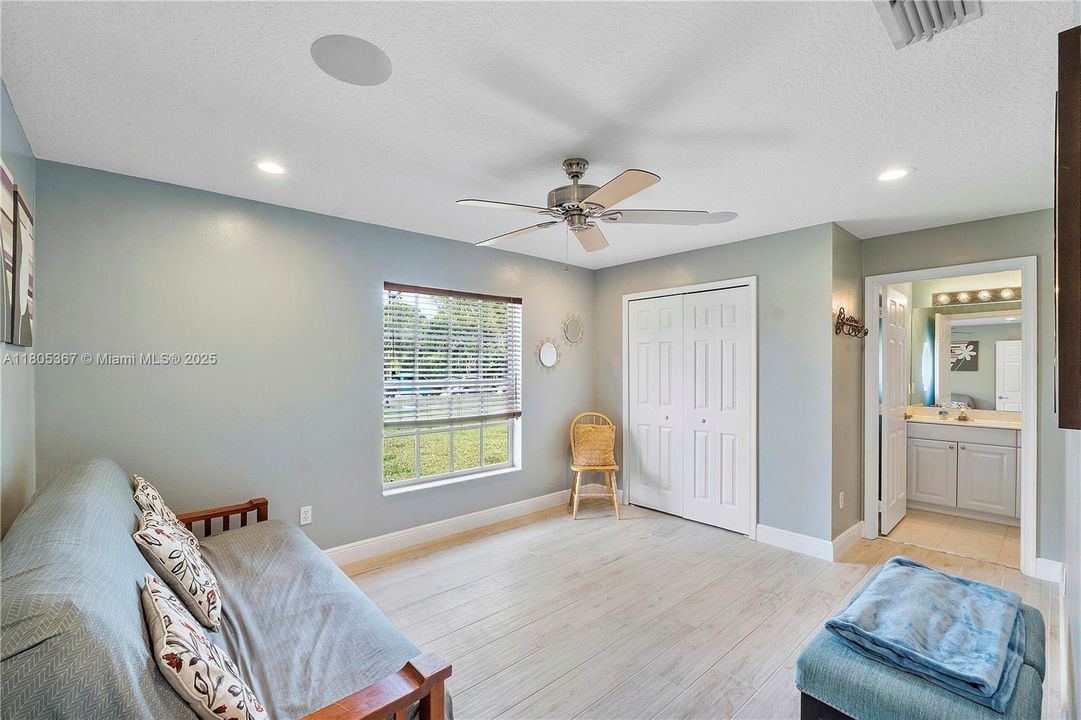 Active With Contract: $999,999 (5 beds, 4 baths, 3085 Square Feet)