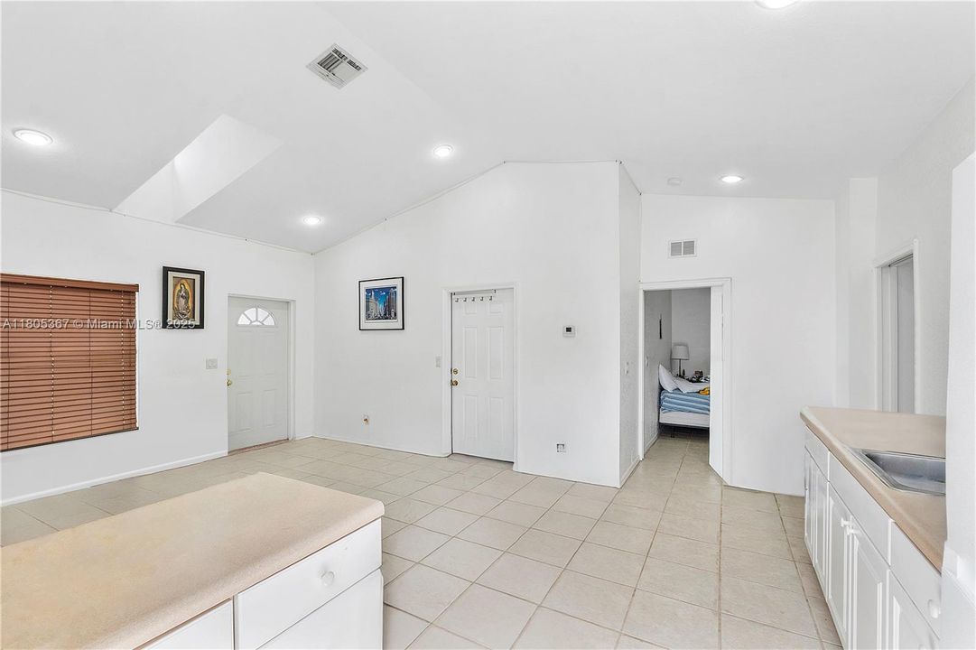 Active With Contract: $999,999 (5 beds, 4 baths, 3085 Square Feet)