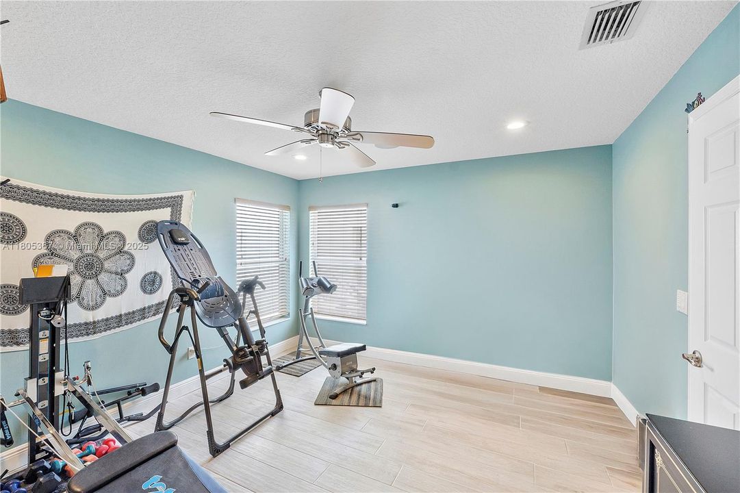 Active With Contract: $999,999 (5 beds, 4 baths, 3085 Square Feet)