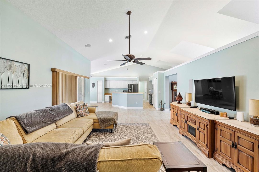 Active With Contract: $999,999 (5 beds, 4 baths, 3085 Square Feet)