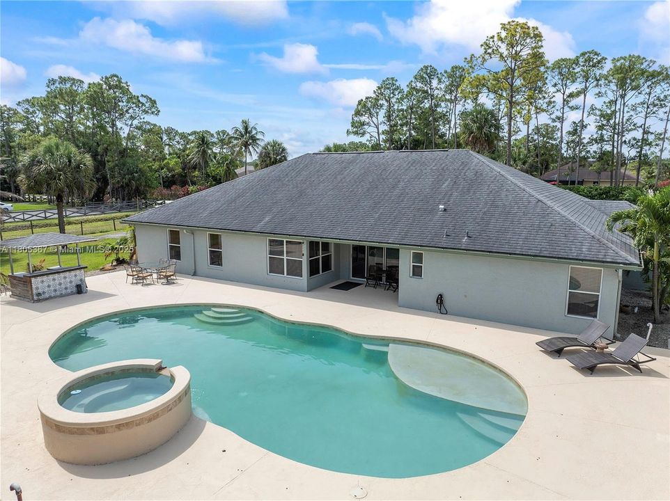 Active With Contract: $999,999 (5 beds, 4 baths, 3085 Square Feet)