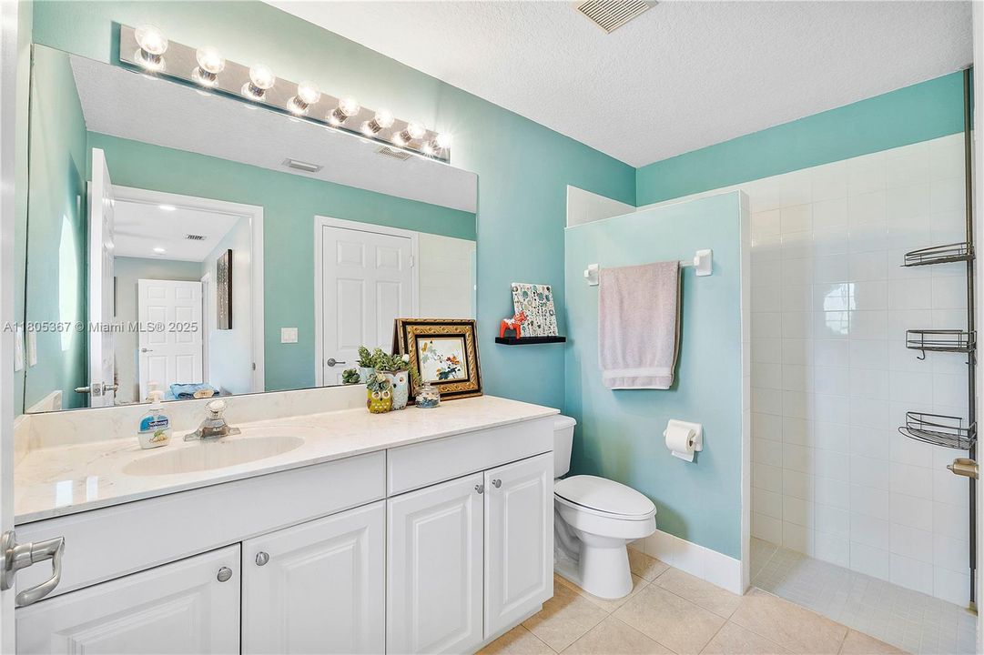 Active With Contract: $999,999 (5 beds, 4 baths, 3085 Square Feet)