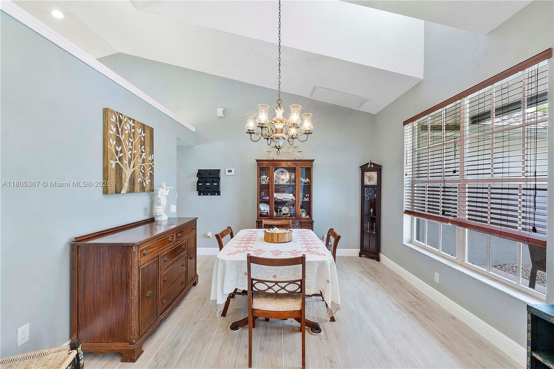 Active With Contract: $999,999 (5 beds, 4 baths, 3085 Square Feet)