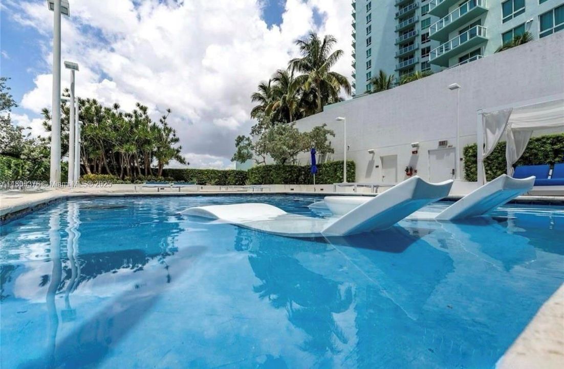 En Venta: $999,000 (2 camas, 2 baños, 1222 Pies cuadrados)