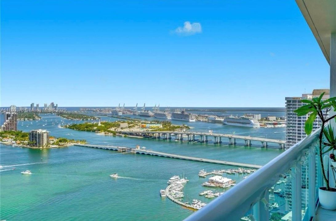 En Venta: $999,000 (2 camas, 2 baños, 1222 Pies cuadrados)