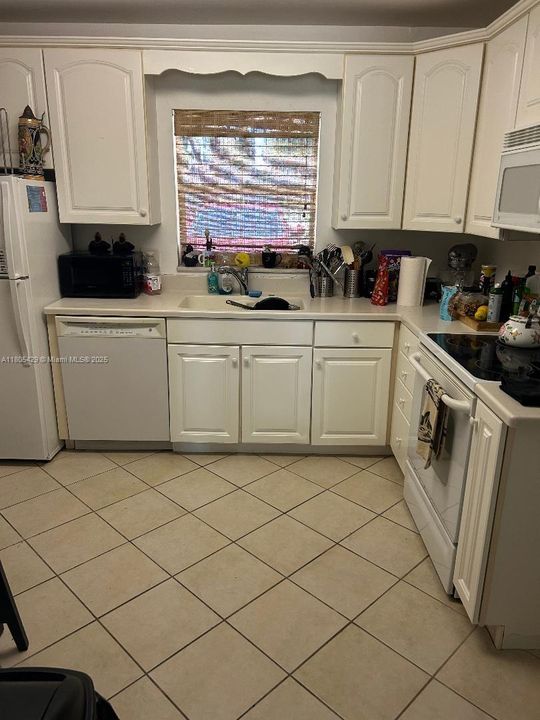 Недавно продано: $190,000 (2 спален, 2 ванн, 1158 Квадратных фут)