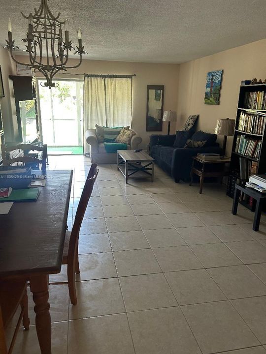 Недавно продано: $190,000 (2 спален, 2 ванн, 1158 Квадратных фут)