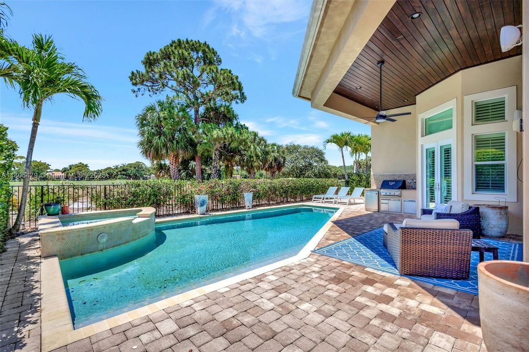 最近售出: $3,395,000 (5 贝兹, 5 浴室, 4636 平方英尺)