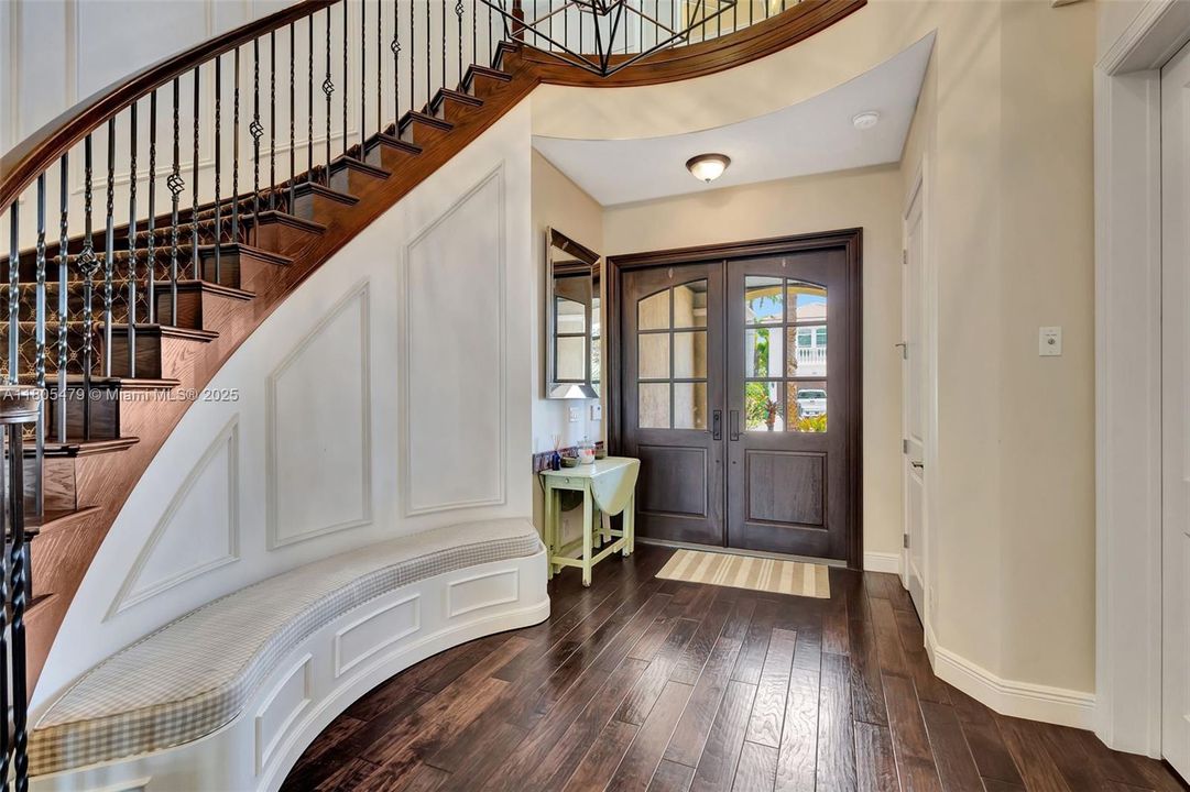 最近售出: $3,395,000 (5 贝兹, 5 浴室, 4636 平方英尺)