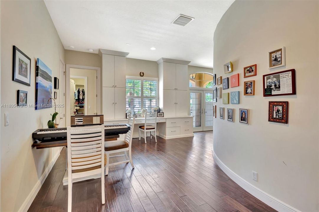 最近售出: $3,395,000 (5 贝兹, 5 浴室, 4636 平方英尺)