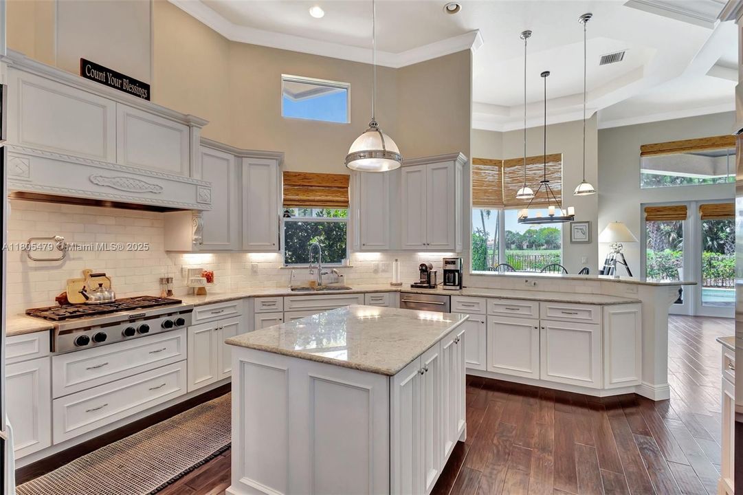 最近售出: $3,395,000 (5 贝兹, 5 浴室, 4636 平方英尺)