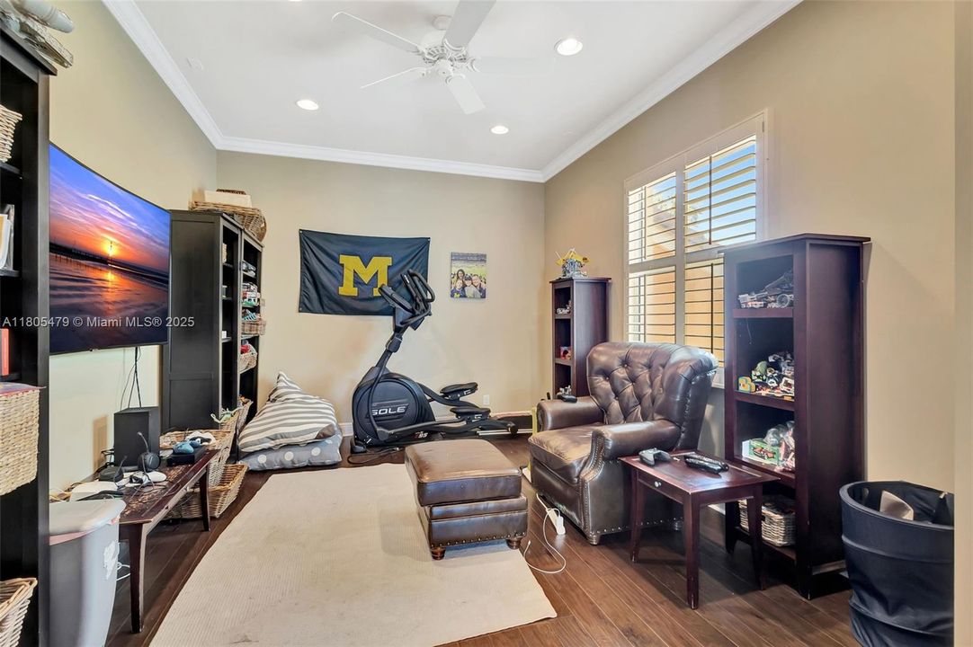 最近售出: $3,395,000 (5 贝兹, 5 浴室, 4636 平方英尺)