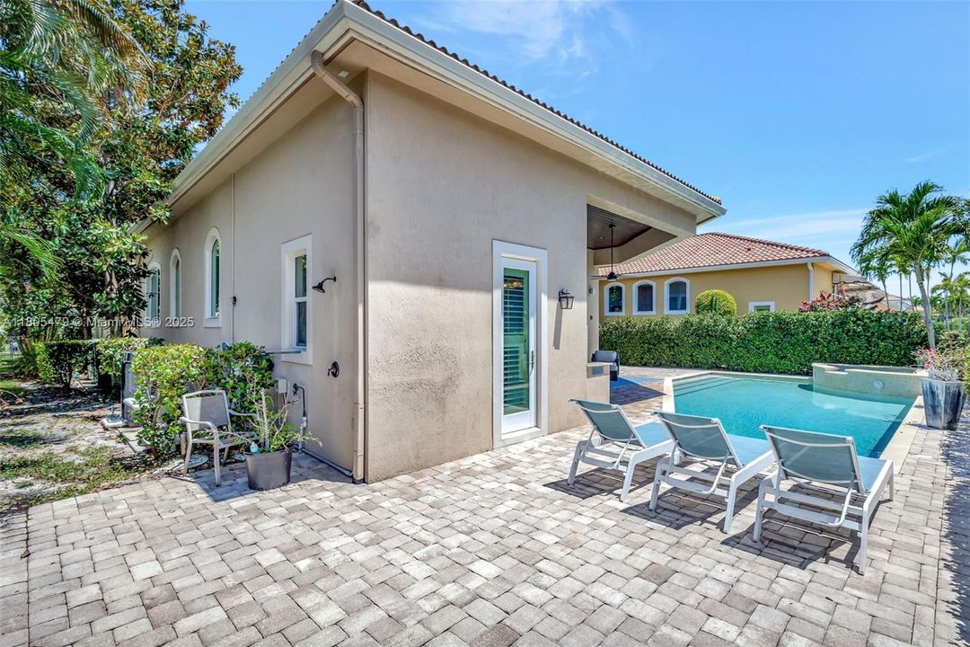 最近售出: $3,395,000 (5 贝兹, 5 浴室, 4636 平方英尺)