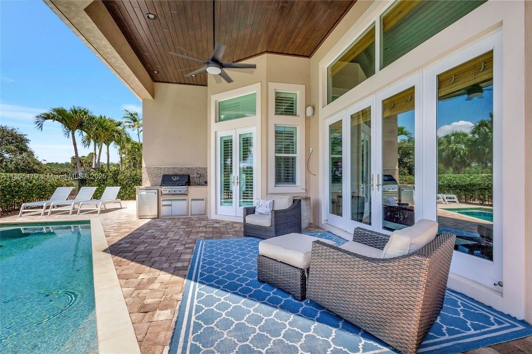 最近售出: $3,395,000 (5 贝兹, 5 浴室, 4636 平方英尺)