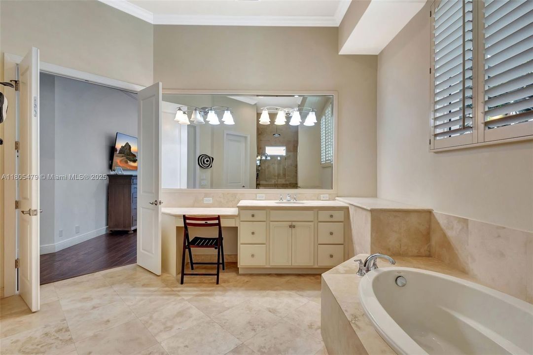 最近售出: $3,395,000 (5 贝兹, 5 浴室, 4636 平方英尺)