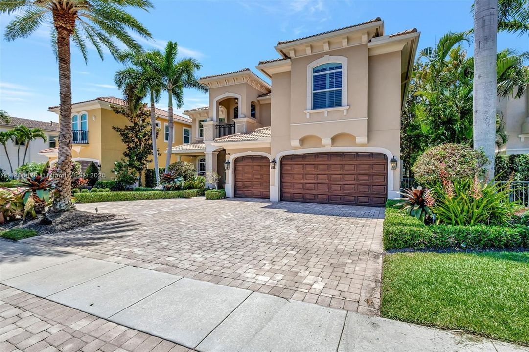 最近售出: $3,395,000 (5 贝兹, 5 浴室, 4636 平方英尺)