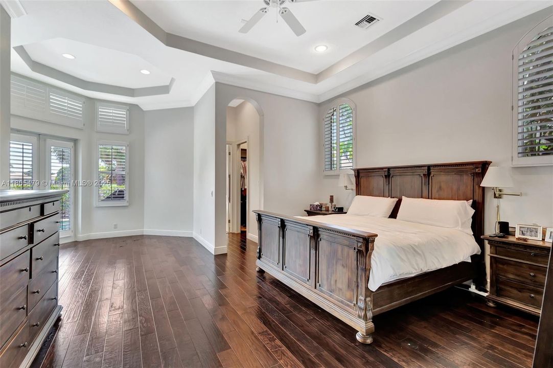 最近售出: $3,395,000 (5 贝兹, 5 浴室, 4636 平方英尺)