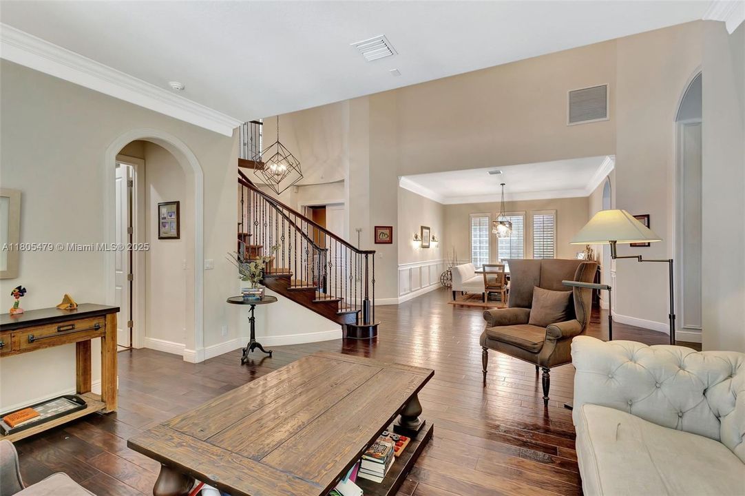 最近售出: $3,395,000 (5 贝兹, 5 浴室, 4636 平方英尺)