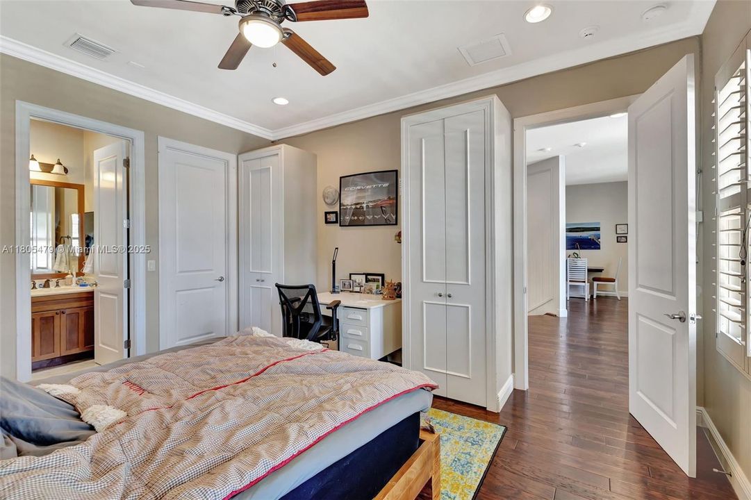 最近售出: $3,395,000 (5 贝兹, 5 浴室, 4636 平方英尺)